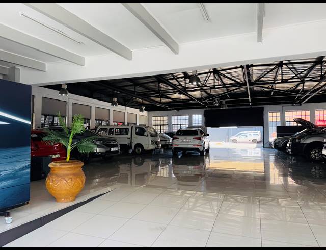 4,202M² BUSINESS CENTRE FOR SALE IN MAYVILLE